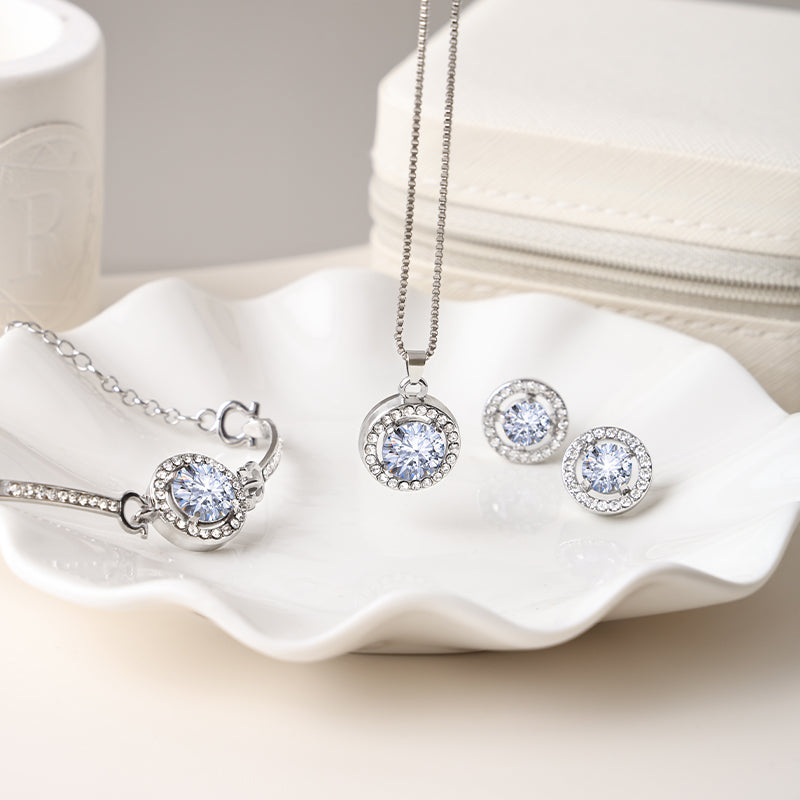 Love Accessories Jewelry Set With A Jewelry Box