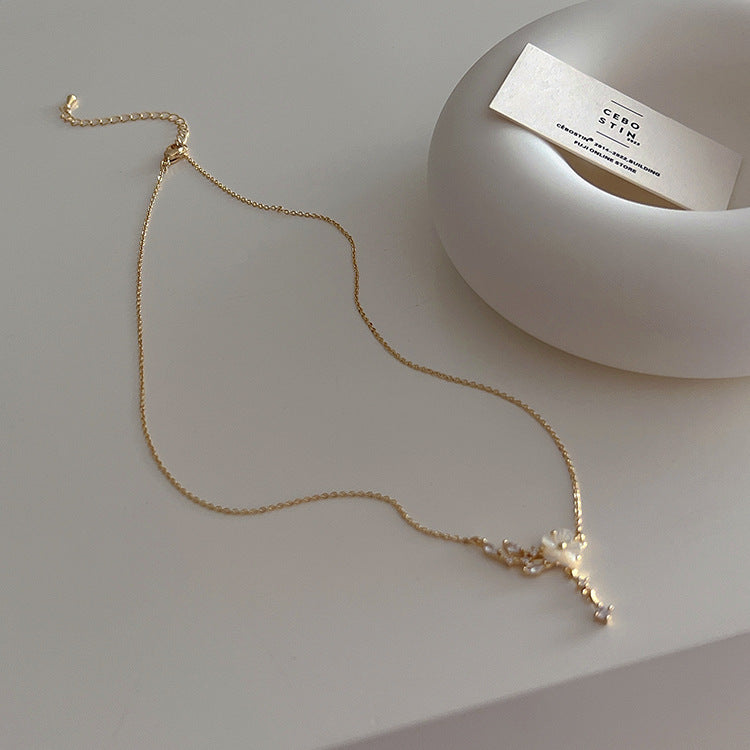 Camellia Necklace Mother of Pearl Flower Necklace Refined  Simple Flower Choker Tiny Chain Necklace for Women 14k gold