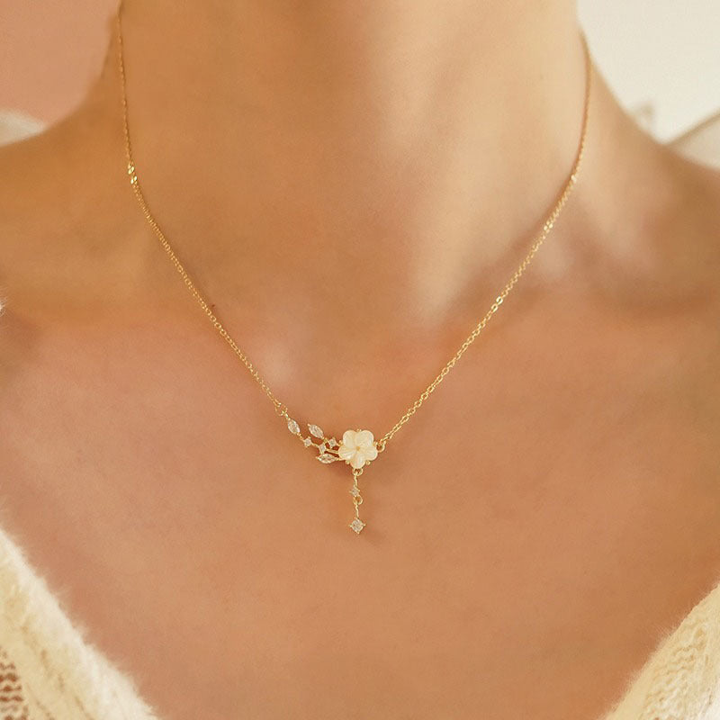 Camellia Necklace Mother of Pearl Flower Necklace Refined  Simple Flower Choker Tiny Chain Necklace for Women 14k gold