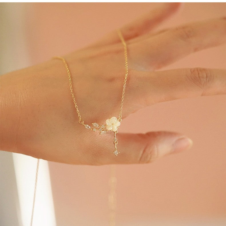 Camellia Necklace Mother of Pearl Flower Necklace Refined  Simple Flower Choker Tiny Chain Necklace for Women 14k gold