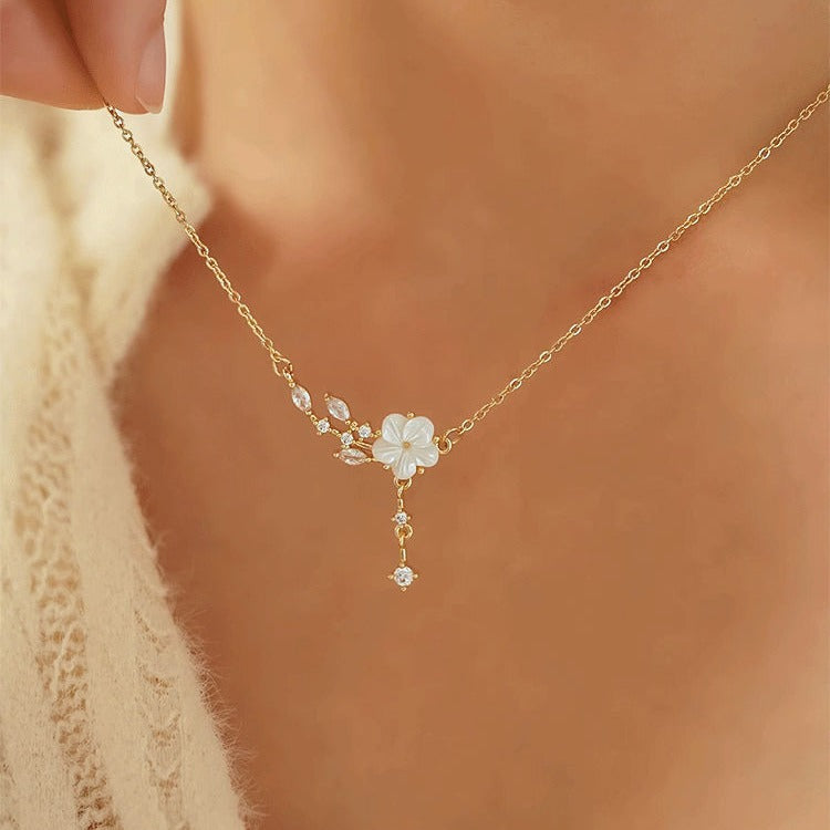 Camellia Necklace Mother of Pearl Flower Necklace Refined  Simple Flower Choker Tiny Chain Necklace for Women 14k gold